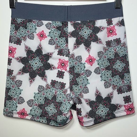 Onzie Flow Bike Shorts Color: Boho Love Print Woman's size Small/medium #285 - Picture 12 of 15